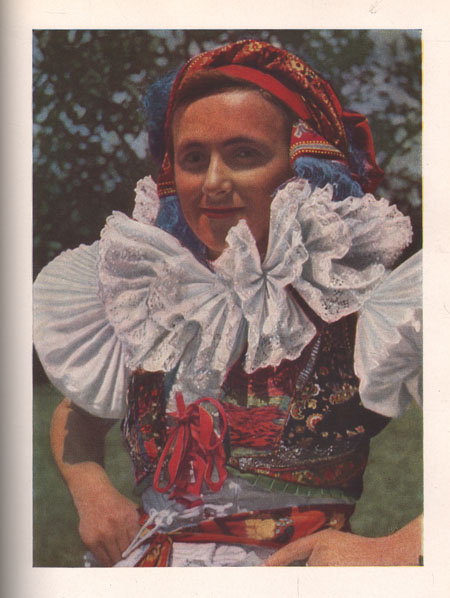 Volkstrachten in der Tschechoslowakei Антикварное издание Сохранность: Хорошая Издательство: Artia, 1946 г Суперобложка, 146 стр Цветные иллюстрации инфо 9231b.